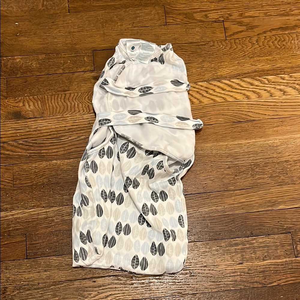 Halo Sleep Sack White and Gray Leaf Pattern